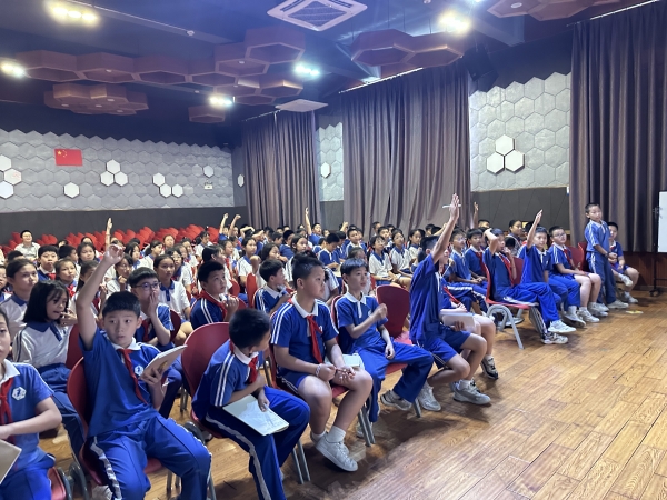 2025龍華區(qū)科協(xié)委員進(jìn)校園第七場(chǎng)走進(jìn)龍華區(qū)行知實(shí)驗(yàn)小學(xué)——錢(qián)超博士《電池的歷史》